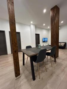 TV a/nebo společenská místnost v ubytování Apartman Leina