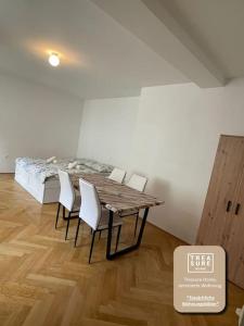 a dining room with a table and chairs in a room at Default steph in Vienna