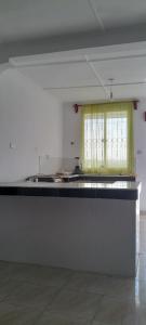 Virtuvė arba virtuvėlė apgyvendinimo įstaigoje Saloome Accommodation Mikindani
