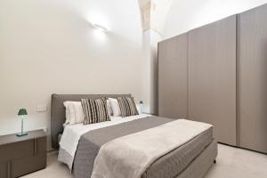 Postel nebo postele na pokoji v ubytování Chapeau Apartment - Lecce Selection