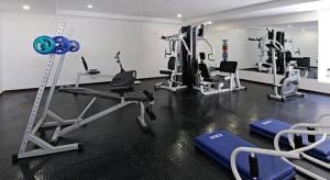 a gym with several exercise equipment in a room at Confortável flat em frente à praia de Tambaú in João Pessoa