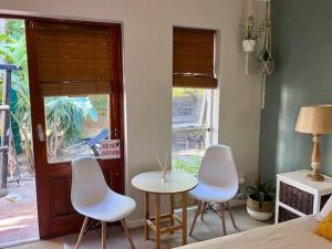 Afbeelding uit fotogalerij van Studio 4 with Pool Access & No Loadshedding in Kaapstad