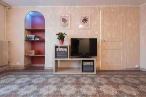 a living room with a television and a door at Spacieux- Le clos Lingon in Mâcon