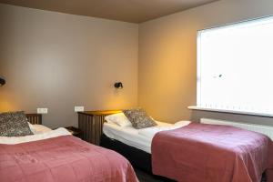 Postel nebo postele na pokoji v ubytování Akureyri Hostel