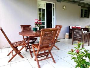 Φωτογραφία από το άλμπουμ του Appartement Le Colibri avec jacuzzi σε Saint-Joseph