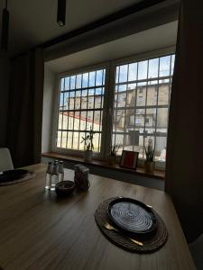 a room with a table with a large window at KK Apartament Piekarska Oficyna in Bytom +4 photos