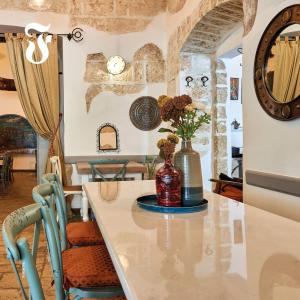 a dining room with a table with a vase with flowers at Bari Holiday Garibaldi 74 in Bari