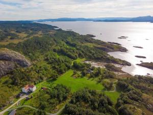 an aerial view of a house on a island in the water at Stabburet på Balsnes Gård in Hitra