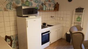 A kitchen or kitchenette at Gîte Carla