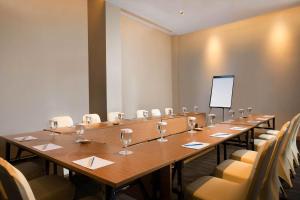 Бизнес-центр и/или конференц-зал в BATIQA Hotel Cirebon