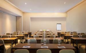 Бизнес-центр и/или конференц-зал в BATIQA Hotel Cirebon