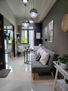 Posezení v ubytování Condo in BGC near Grand Hyatt