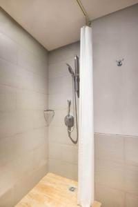 Ванная комната в BATIQA Hotel Cirebon
