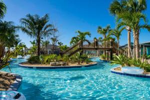 - une piscine au complexe dans l'établissement Magnificient 4Bd w Pool @ Storey Lake Resort 2648, à Kissimmee