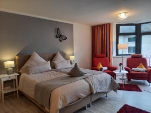 Postel nebo postele na pokoji v ubytování Haus Roseneck mit gratis Zugang zur Jod-Sole-Therme + 37 fotografií