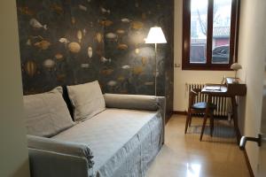 a living room with a couch and a table at Casa moderna nel centro di Imola in Imola