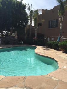 Πισίνα στο ή κοντά στο 3 En Suite Bedrooms!! Spacious 2-story townhome with pool and spa + 2-car garage