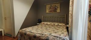 a bedroom with a bed in a room at Soggiorno Michelangelo in Florence