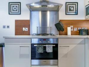 a kitchen with a stove and a counter top at Pass the Keys Cathedral Quarter City Centre Walk Everywhere in Belfast