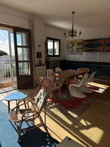 Superbe T4 vue mer à Royan, 2 min à pied des plages的休息区