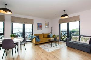 Χώρος καθιστικού στο City Center - AURA by Apartmore
