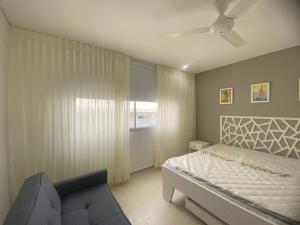 a bedroom with a bed and a ceiling fan at Apartamentos Mi Reserva OK - Fontaine Bleu in Coveñas +133 photos