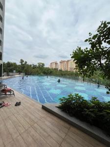 a large swimming pool with people swimming in it at Raida Homestay in Putrajaya