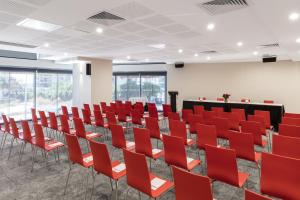 Der Geschäftsbereich oder Konferenzraum in der Unterkunft Oaks Darwin Elan Hotel