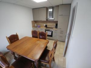 a dining room with a wooden table and chairs at Monteur- und Ferienwohnung Gemmer 63qm in Herold