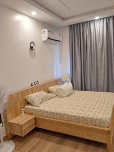a small bedroom with a bed and a window at Coin nickel in Cotonou