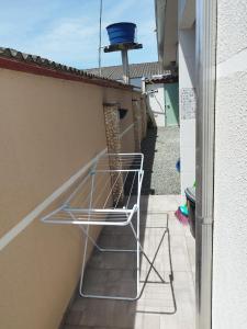 a shopping cart sitting on a balcony of a house at Casa de Praia do Adriano in Itapoa