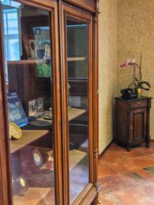 a wooden cabinet with a glass door in a room at Muzeja apartamenti in Riga