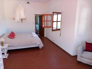 En eller flere senge i et værelse på Pampa Cottage + 14 billeder