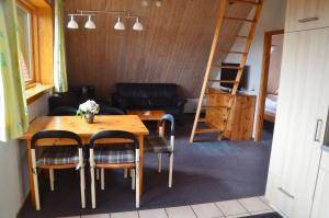 a room with a table and chairs and a bunk bed at Ferienwohnung in Lemkenhafen auf Fehmarn in Fehmarn