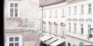 a group of buildings next to each other at Smile Apartments im Stadtzentrum in Krems an der Donau