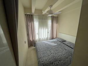 a bedroom with a bed and a ceiling fan at Apartment Monserrate K atico in Torrevieja