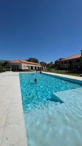 Piscina a BuenaVid estancias 2 o a prop