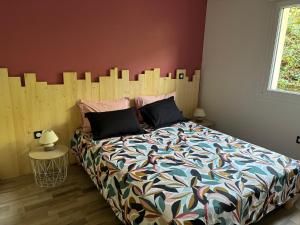 Postel nebo postele na pokoji v ubytování Gîte Au pied du grand cèdre