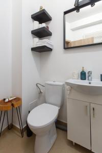 a bathroom with a toilet and a sink at Ultracentral Hong Kong 3 Bdrm apartment in Bucharest