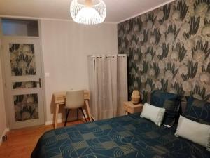 Posteľ alebo postele v izbe v ubytovaní Chambre d'hote Familiale de la maison Bleue