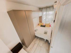 Postel nebo postele na pokoji v ubytování Amazing 2 bedroom Apartment with big sun terrace Sitges centre beach
