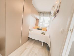 Postel nebo postele na pokoji v ubytování Amazing 2 bedroom Apartment with big sun terrace Sitges centre beach