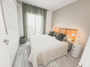 Postel nebo postele na pokoji v ubytování Amazing 2 bedroom Apartment with big sun terrace Sitges centre beach