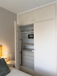 Postel nebo postele na pokoji v ubytování Amazing 2 bedroom Apartment with big sun terrace Sitges centre beach