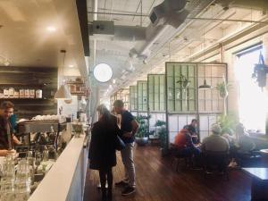 Majutusasutuse Plaza Bungalow near Uptown, NoDa, light rail! külastajad