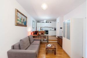 a living room with a couch and a table at Casa San Giacomo in Bellagio