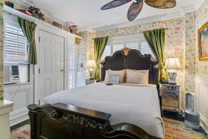 a bedroom with a large bed and a ceiling at Casablanca Inn on the Bay in St. Augustine