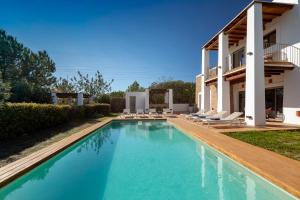 Poolen vid eller i närheten av Villa in Ibiza Town sleeps 10 - Ses Llaneres