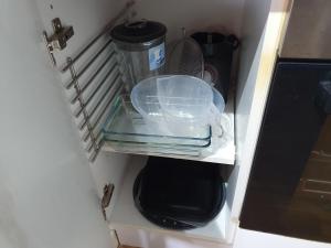 Fotografie z fotogalerie ubytování F5 Near BARRY ISLAND PRIVATE AIRPORT Parking x 2 Cars Or Vans Free Wifi Washer Hob & Cooker Welcome Tray Provided v destinaci Barry + 4 fotografie