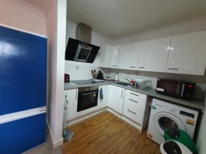 Fotografie z fotogalerie ubytování F5 Near BARRY ISLAND PRIVATE AIRPORT Parking x 2 Cars Or Vans Free Wifi Washer Hob & Cooker Welcome Tray Provided v destinaci Barry